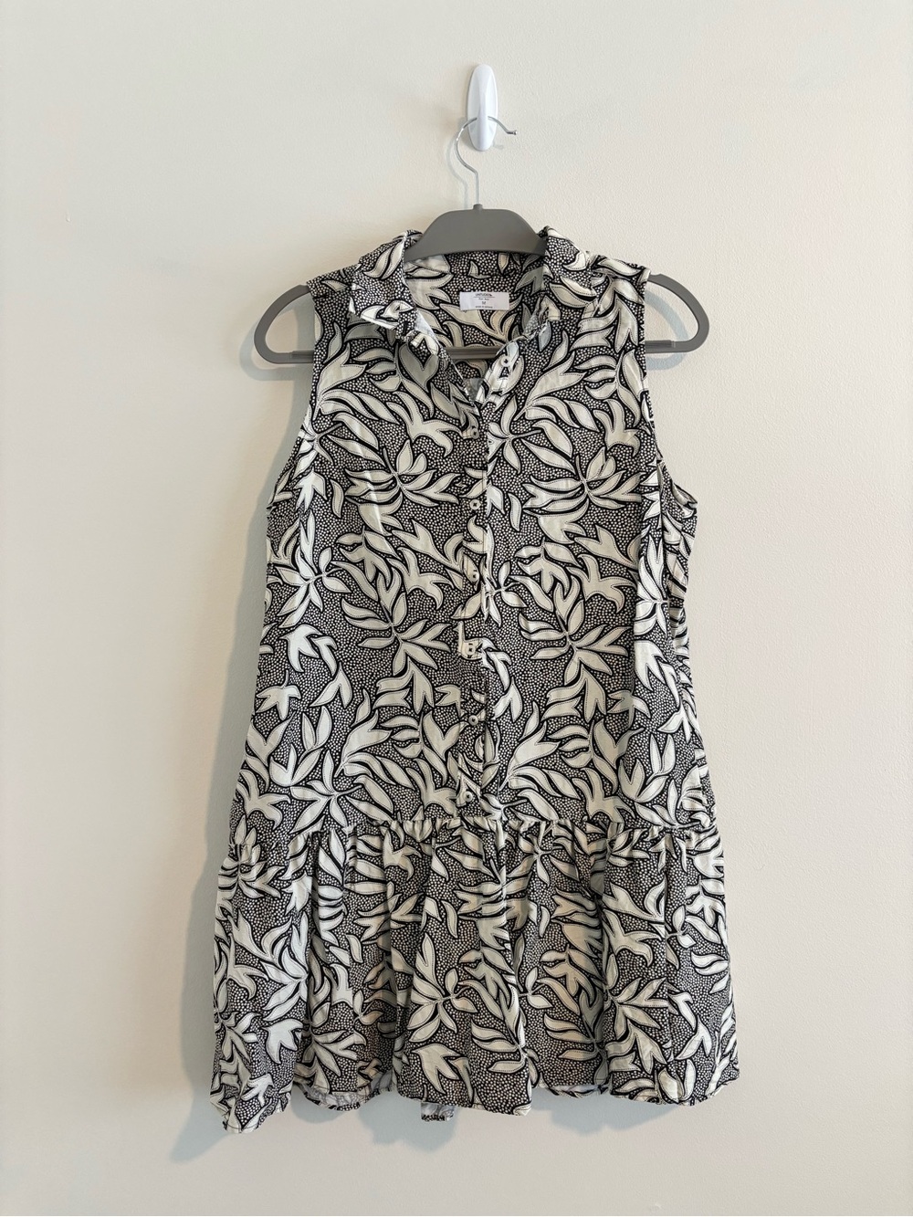 UNTUCKit Sleeveless Black & White Floral Shirtdress